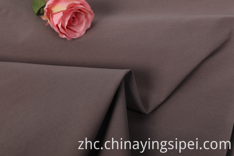 优质的编织固体布70%棉30%聚酯素布织物用于连衣裙